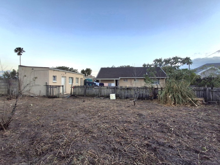 5 Bedroom Property for Sale in Summerpride Eastern Cape